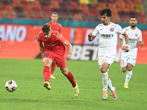 Gică Hagi (57 de ani) crede că Eduard Radaslavescu (18 ani), mijlocașul celor de la FCSB, va deveni în scurt timp o soluție pentru prima reprezentativă a României. / FOTO: Imago