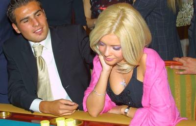 Lovitură pentru Adrian Mutu » I s-a pus poprire pe salariu, după ce a pierdut un proces cu fosta soție. Suma uriașă pe care trebuie să o plătească