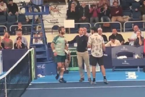 Moutet și Andreev  despărțiți de arbitru