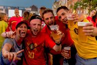 Interzis la îmbrățișat femei, atenție cum mănânci, fără alcool și droguri » Reguli stricte pentru fani la Mondialul din Qatar