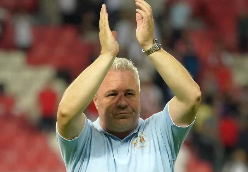Antrenorul celor de la Gaziantep, Marius Șumudică (52 de ani), a analizat victoria obținută de formația lui, vineri seară, în deplasarea de pe terenul lui Samsunspor, scor 2-1.
Foto: Facebook @ Gaziantep FK