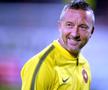 Managerul general al celor de la FCSB, Mihai Stoica (58 de ani), i-a ironizat pe cei de la Dinamo, după ce trupa din „Ștefan cel Mare” a fost învinsă, vineri seară, de Oțelul Galați, scor 0-1, într-o partidă din runda cu numărul 11 din Superliga.