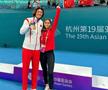 Julia Moldovan și Zhizhen Zhang, cu medalia de aur de la Jocurile Asiatice