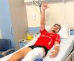 Mijlocașul celor de la Hermannstadt (21 de ani), fotbalistul grav accidentat de Valentin Țicu (23 de ani) în meciul contra Petrolului Ploiești, scor 0-0, a dezvăluit că a fost sunat de Cristi Chivu (42 de ani), fostul fundaș al echipei naționale.