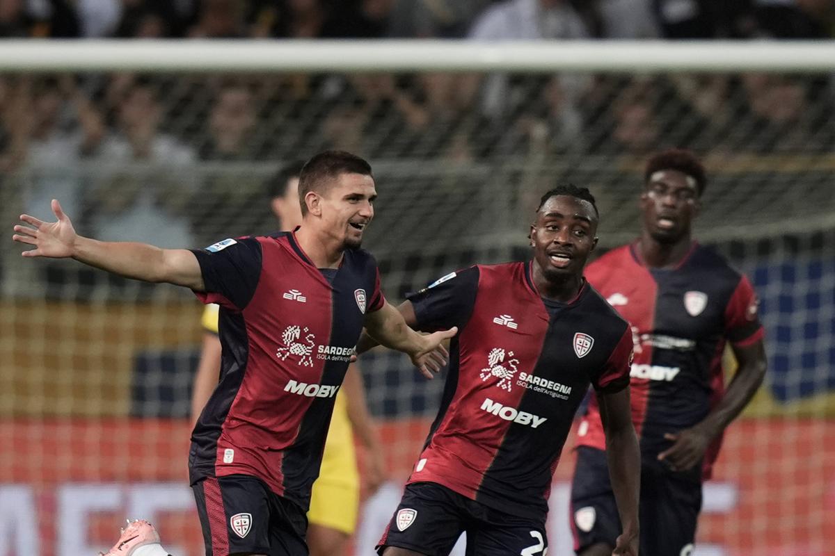 Nebunie totală în Parma - Cagliari, duelul românilor din Serie A! 5 goluri într-un meci în care Man și Marin au marcat