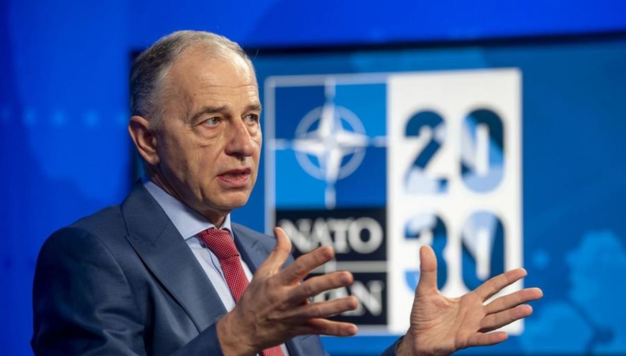 Mircea Geoană a fost secretar general adjunct NATO De la Vântu la „Mihaela, dragostea mea” » MIRCEA GEOANĂ, față în față cu Ovidiu Ioanițoaia, într-un dialog necenzurat: „Toată ziua e o discuție și un scandal. De ce bagă primăria bani în sport?”