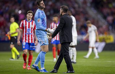 Diego Simeone îl arată cu degetul pe Courtois: „Ar trebui pedepsiți și provocatorii!”