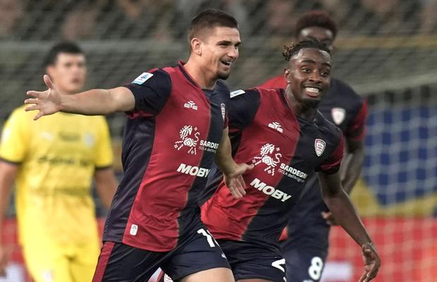 Nebunie totală în Parma - Cagliari, duelul românilor din Serie A! 5 goluri într-un meci în care Man și Marin au marcat