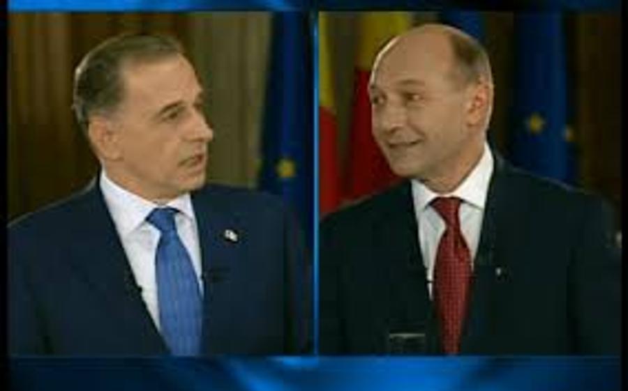 Captură din ultima dezbatere electorală din 2009, dintre Mircea Geoană și Traian Băsescu De la Vântu la „Mihaela, dragostea mea” » MIRCEA GEOANĂ, față în față cu Ovidiu Ioanițoaia, într-un dialog necenzurat: „Toată ziua e o discuție și un scandal. De ce bagă primăria bani în sport?”