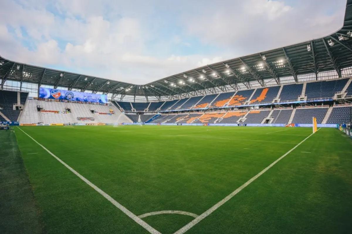 Chinurile și războaiele milionarilor din fotbal
