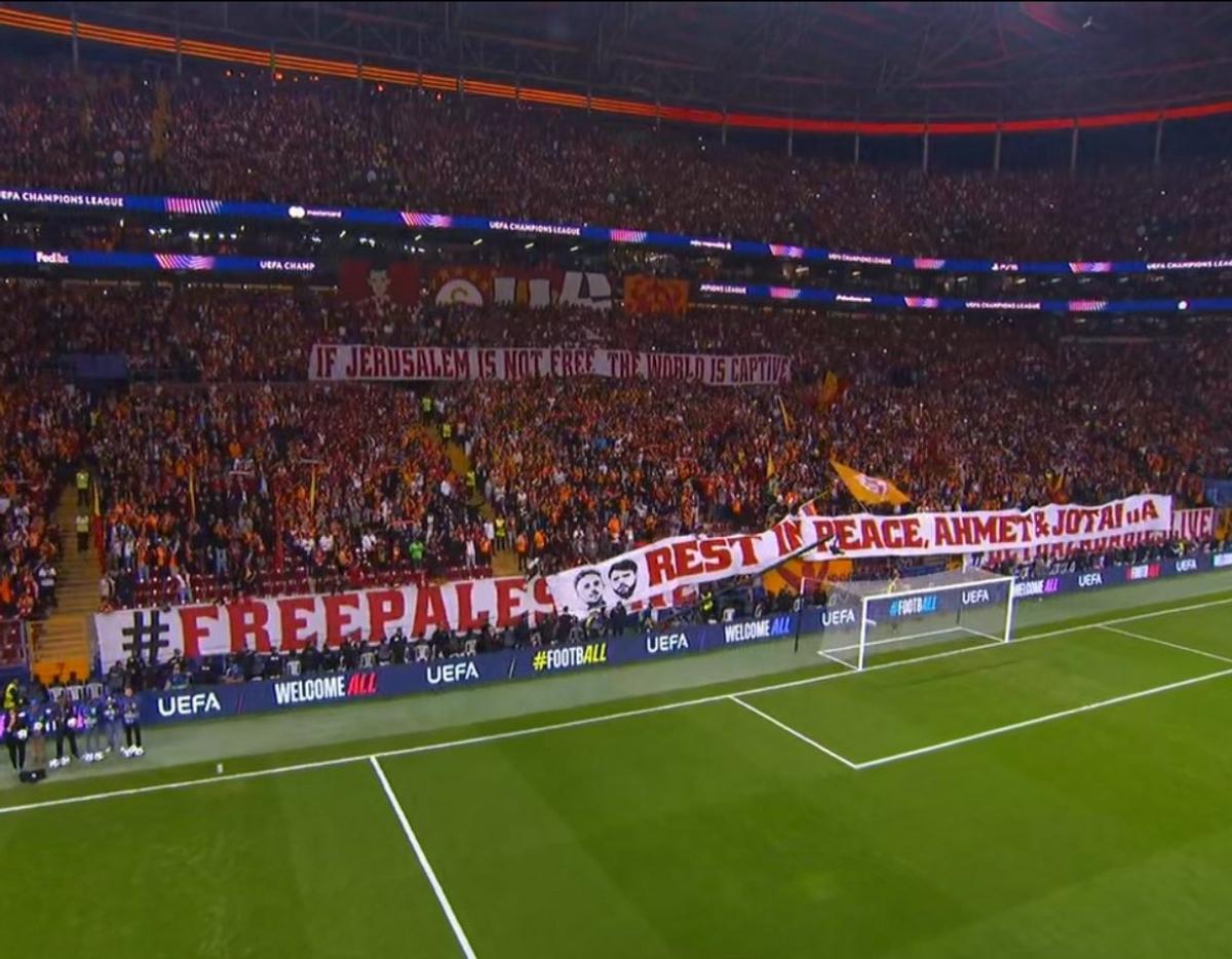Bannere pro-Palestina la meciul lui Liverpool din Liga Campionilor: „Lăsați bebelușii să trăiască”