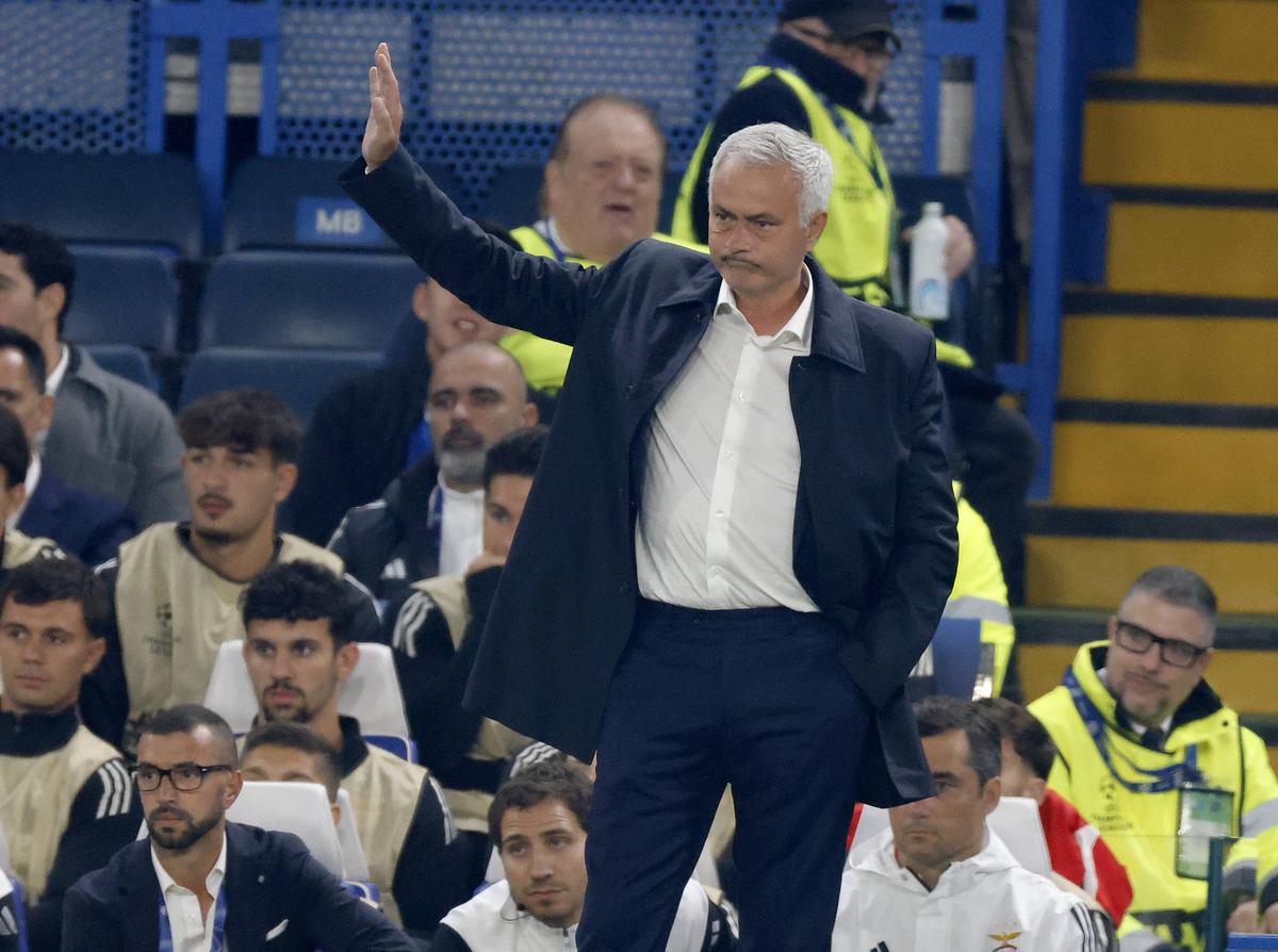 Mourinho a revenit pe Stamford Bridge cu o ironie: „Frustrant! Atunci nu voiau să iasă din casă, acum pot lua cina”