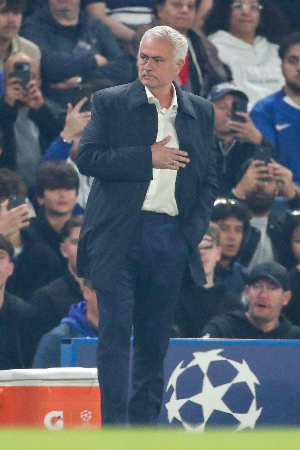 Mourinho a revenit pe Stamford Bridge cu o ironie: „Frustrant! Atunci nu voiau să iasă din casă, acum pot lua cina”