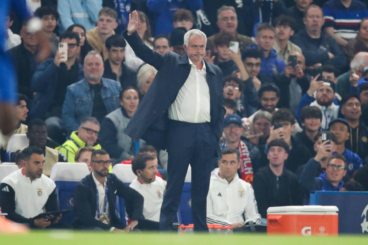 Mourinho a revenit pe Stamford Bridge cu o ironie: „Frustrant! Atunci nu voiau să iasă din casă, acum pot lua cina”