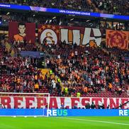 Bannere pro-Palestina la Galatasaray - Liverpool / Foto: Twitter