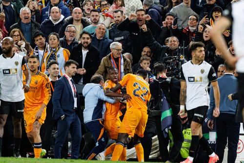 Vinicius jr a avut mereu probleme cu  ultrașii Valenciei / Foto: Imago