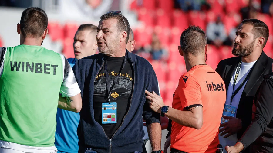 Iliyan Filipov a readus clubul Botev Plovdiv pe linia de plutire // foto: sportal.bg Șoc în Bulgaria: patronul clubului din prima ligă a fost împușcat mortal » Momentul surprins de camere