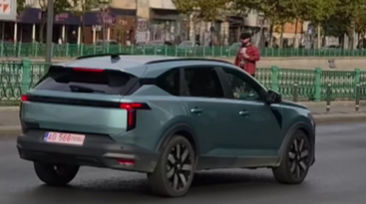 Noua Dacia a fost surprinsă pe străzile din București! Ultimele imagini cu modelul