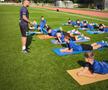 Dragoș Firtulescu, alături de copii de la acedemia sa