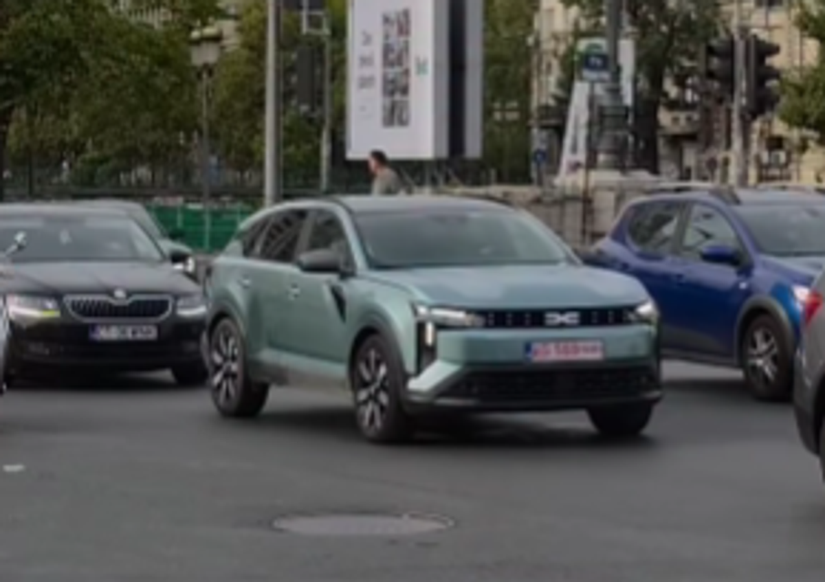 Noua Dacia a fost surprinsă pe străzile din București! Ultimele imagini cu modelul