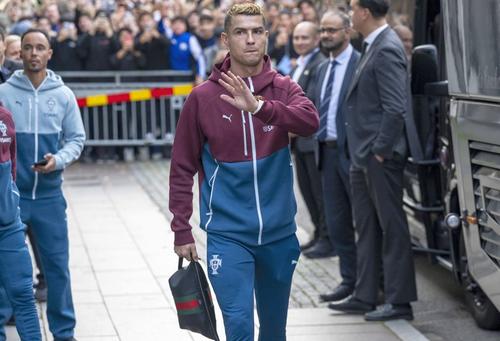 Cristiano Ronaldo pleacă din lotul naționalei Portugaliei, înaintea meciului cu Danemarca // Foto: Imago