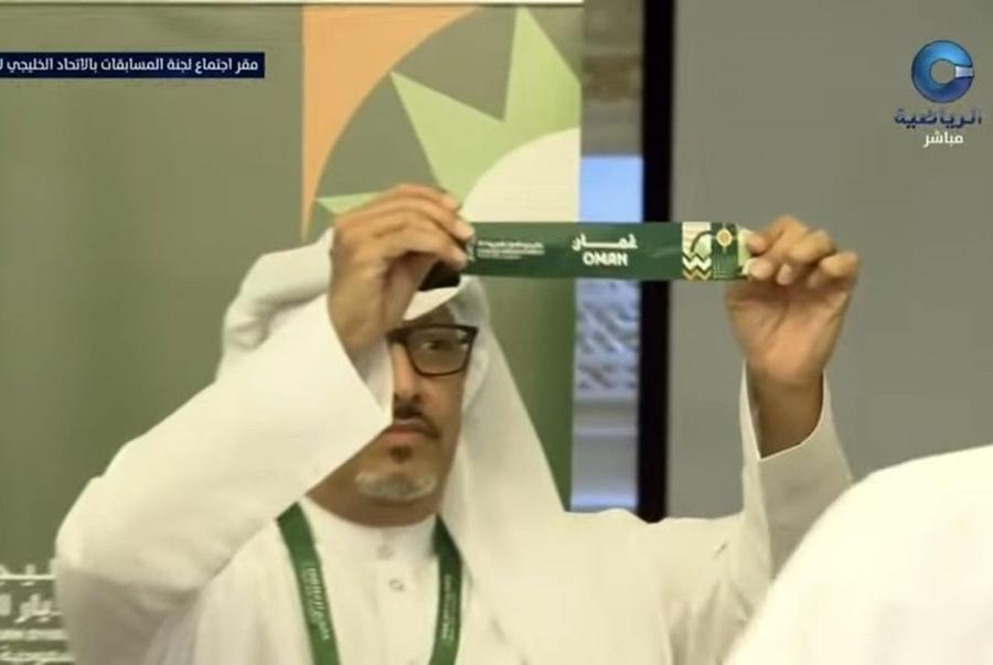 Oman a avansat în semifinalele Cupei Națiunilor Golfului după tragere la sorți // foto: X Scene incredibile! Un tricou dat jos după gol a făcut ca echipa calificată în semifinale să fie decisă prin tragere la sorți