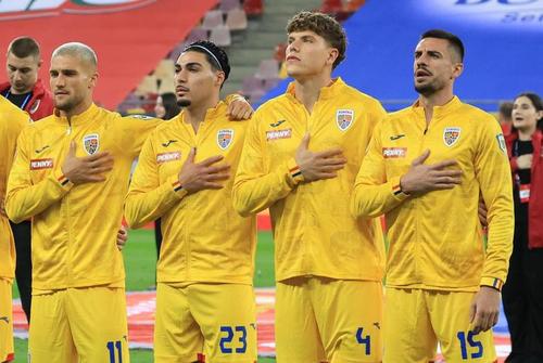 Andrei Burcă (în dreapta) nu ar mai urma să fie convocat de Hagi la lot