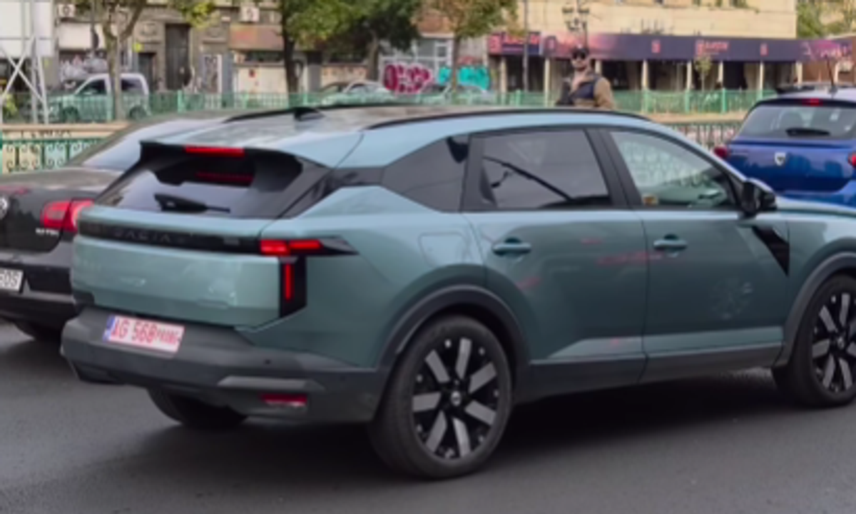 Noua Dacia a fost surprinsă pe străzile din București! Ultimele imagini cu modelul