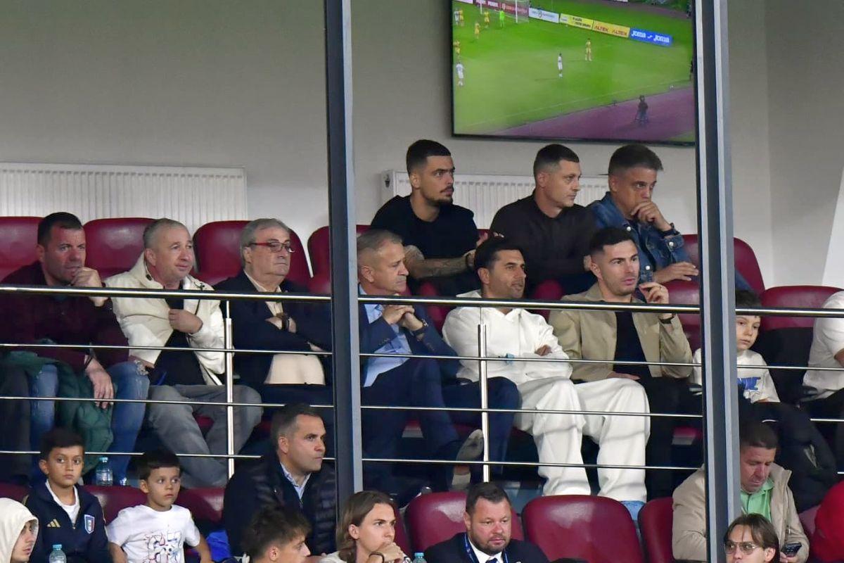 Fețe noi în tribune la România U21 - Finlanda U21 » Mirel Rădoi, prima apariție, după ce nu i-a răspuns la telefon patronului FCSB