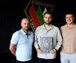 Kamil Bilinski (în centru) se pregătește pentru cariera de tehnician. În prezent, e antrenor-jucător la Zaglebie Sosnowiec II / Sursă foto: pilka.zaglebie.eu