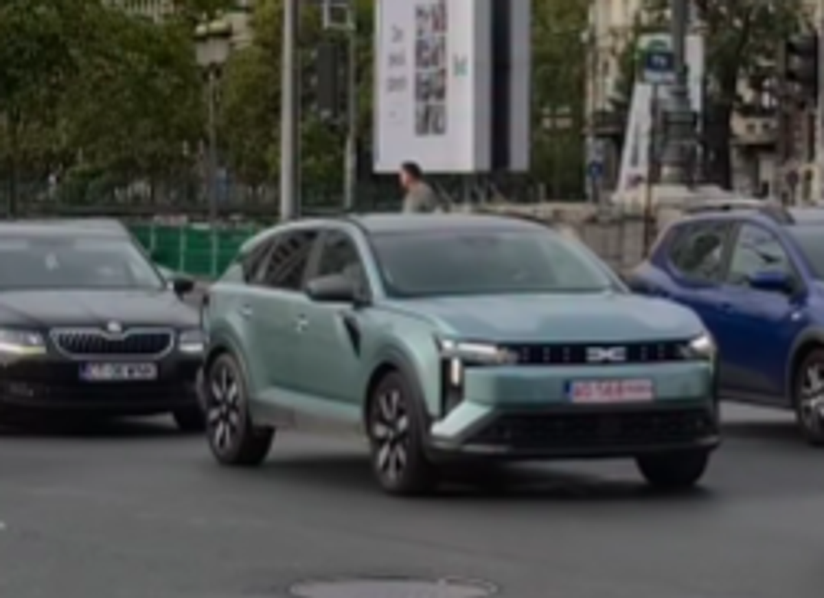 Noua Dacia a fost surprinsă pe străzile din București! Ultimele imagini cu modelul