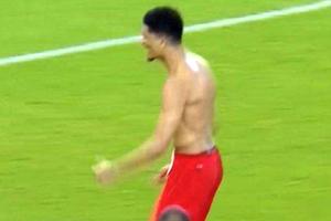 Scene incredibile! Un tricou dat jos după gol a făcut ca echipa calificată în semifinale să fie decisă prin tragere la sorți