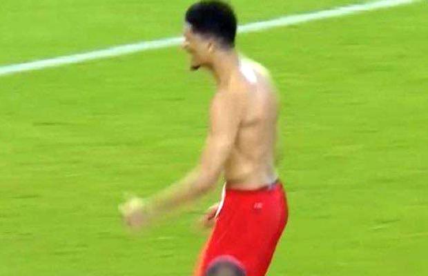 Scene incredibile! Un tricou dat jos după gol a făcut ca echipa calificată în semifinale să fie decisă prin tragere la sorți