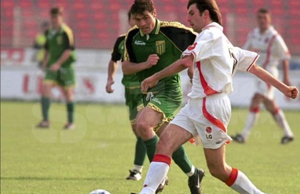 FORESTA - DINAMO // VIDEO+FOTO Fiori reci pentru „câini” » Povestea celebrului meci Dinamo - Foresta 4-5: „Am jucat pe 3.000 de dolari”