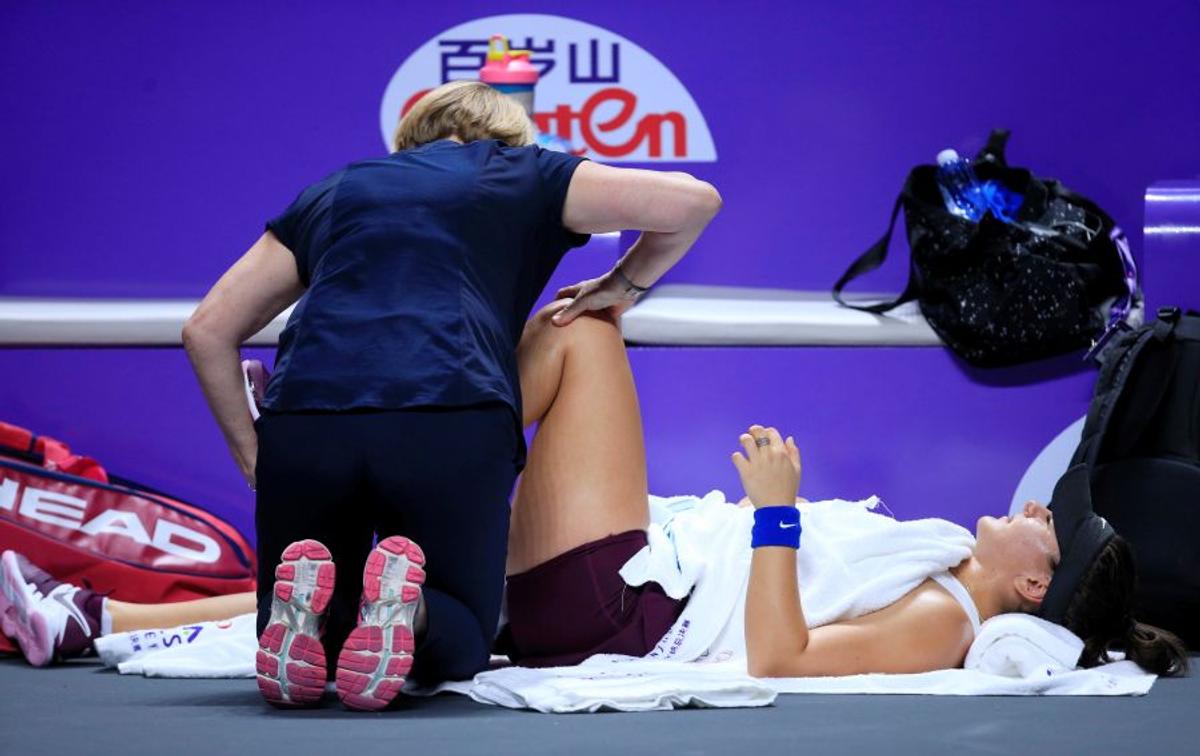 VIDEO+FOTO » Bianca Andreescu a abandonat în partida contra Karolinei Pliskova, de la Turneul Campioanelor
