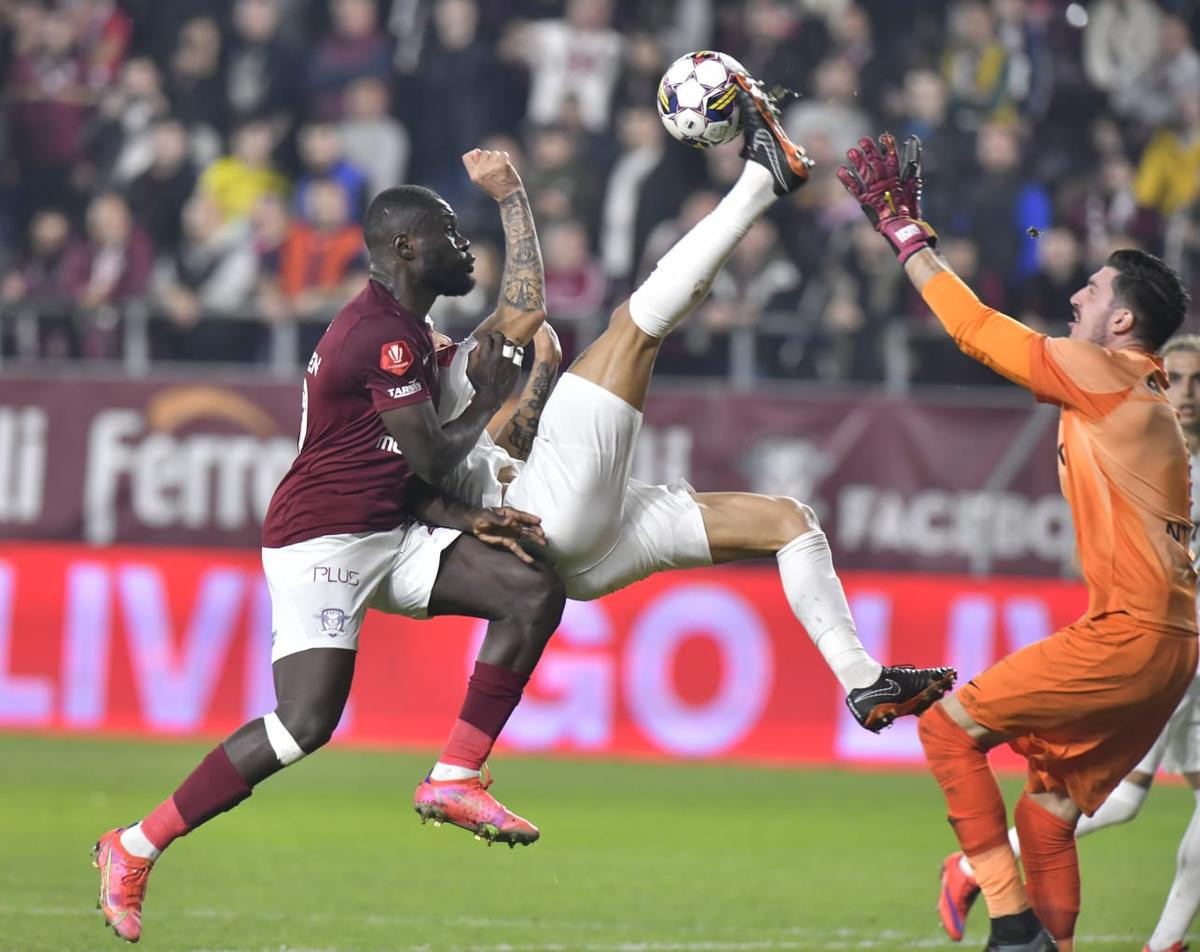 Cristian Săpunaru, sarcastic despre arbitrajul din Rapid - CFR Cluj: „N-a fost penalty? E vătămare corporală, i-a dat 2 pumni în cap! Să dăm și noi, dacă ăla nu e penalty”