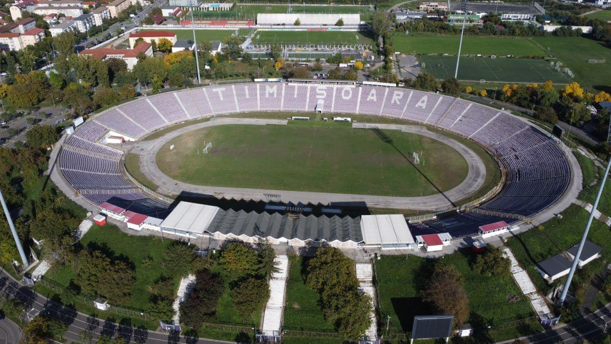 Protest organizat în Timișoara: „Vedem cum peste tot în țară se construiesc stadioane, săli de sport, bazine de înot”
