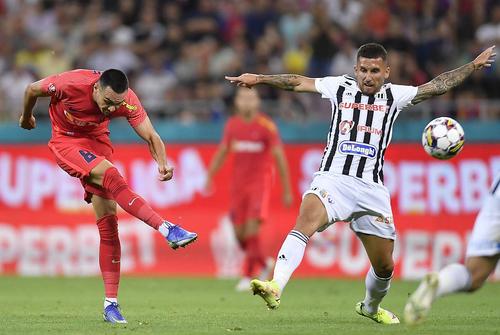 Istavan Kovacs va arbitra U Cluj – FCSB, Foto: Imago Images