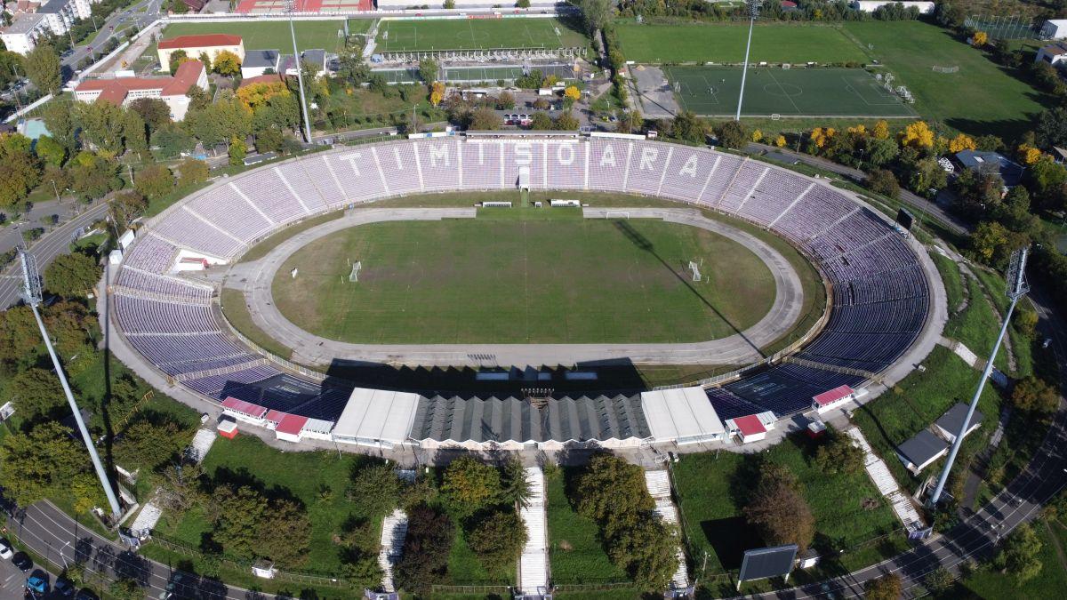 Protest organizat în Timișoara: „Vedem cum peste tot în țară se construiesc stadioane, săli de sport, bazine de înot”