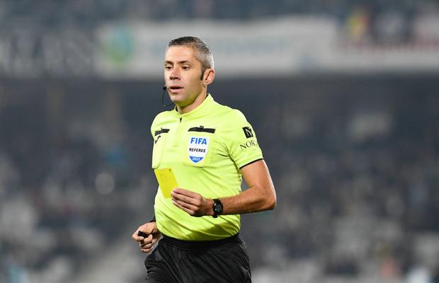 Radu Petrescu arbitrează Barcelona în Champions League » Premieră pentru „centralul” român