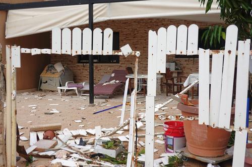 Imagine din Ashdod cu impactul lăsat de schijele rachetelor Hamas // Foto: Imago