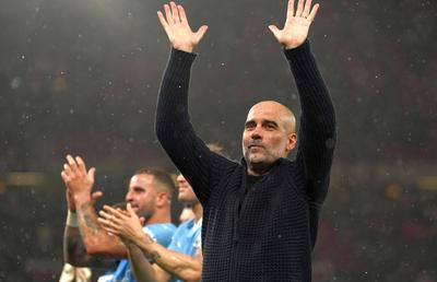 Pep Guardiola, reverență în fața unui jucător după victoria de pe Old Trafford: „Nu are cercei în urechi, nu are tatuaje și conduce o mașină normală. E incredibil!”