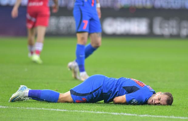 Darius Olaru „s-a rupt” cu Dinamo » Scos pe brațe în minutul 11