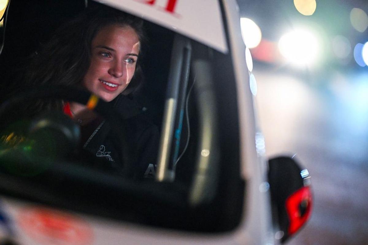 Are doar 18 ani și e o tânără speranță a motorsportului românesc: „Gata cu femeia la cratiță, bărbatul la muncă. S-au schimbat rolurile”