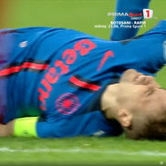 Darius Olaru s-a accidentat în Dinamo - FCSB // foto: Captură TV