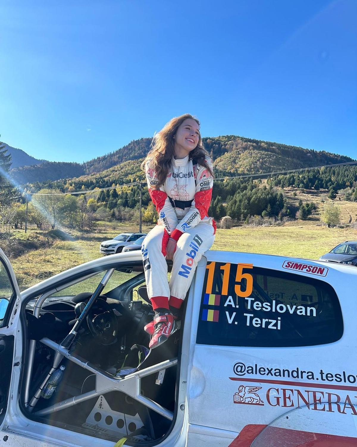 Are doar 18 ani și e o tânără speranță a motorsportului românesc: „Gata cu femeia la cratiță, bărbatul la muncă. S-au schimbat rolurile”
