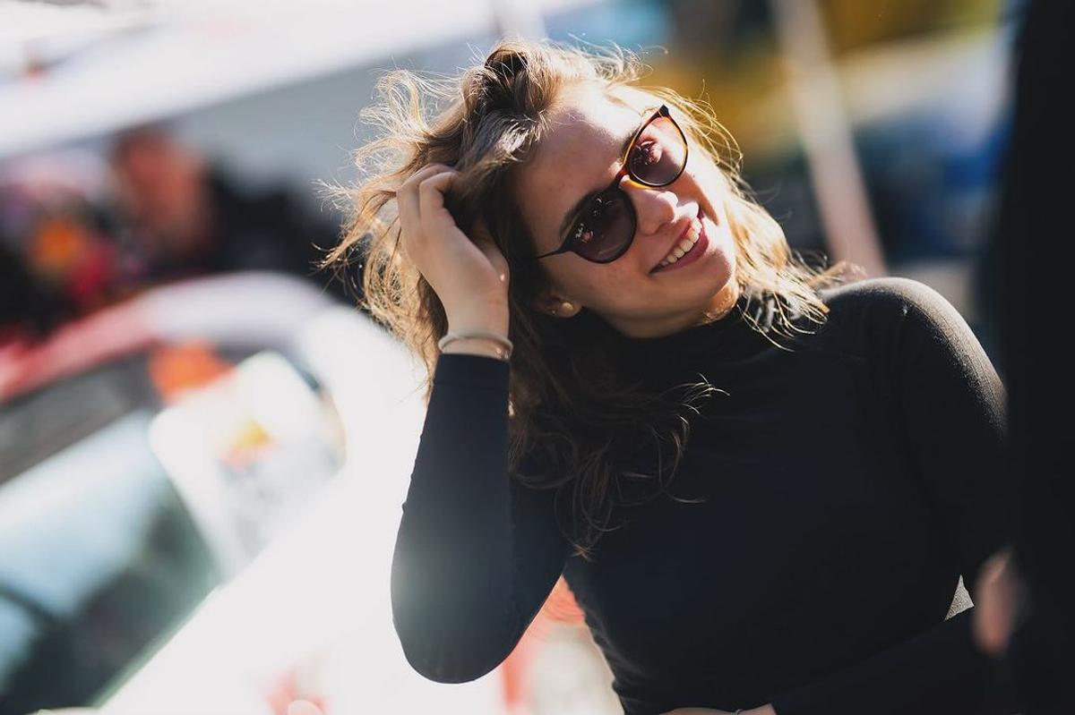Are doar 18 ani și e o tânără speranță a motorsportului românesc: „Gata cu femeia la cratiță, bărbatul la muncă. S-au schimbat rolurile”