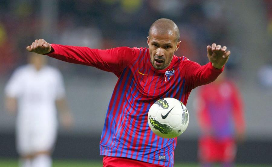 Geraldo Alves, în tricoul FCSB / foto: Arhivă GSP Geraldo Alves, fostul fundaș de la FCSB, e acum în staff-ul Rapidului: „Asta am vorbit cu Pancu. Avem lot de primul loc!”