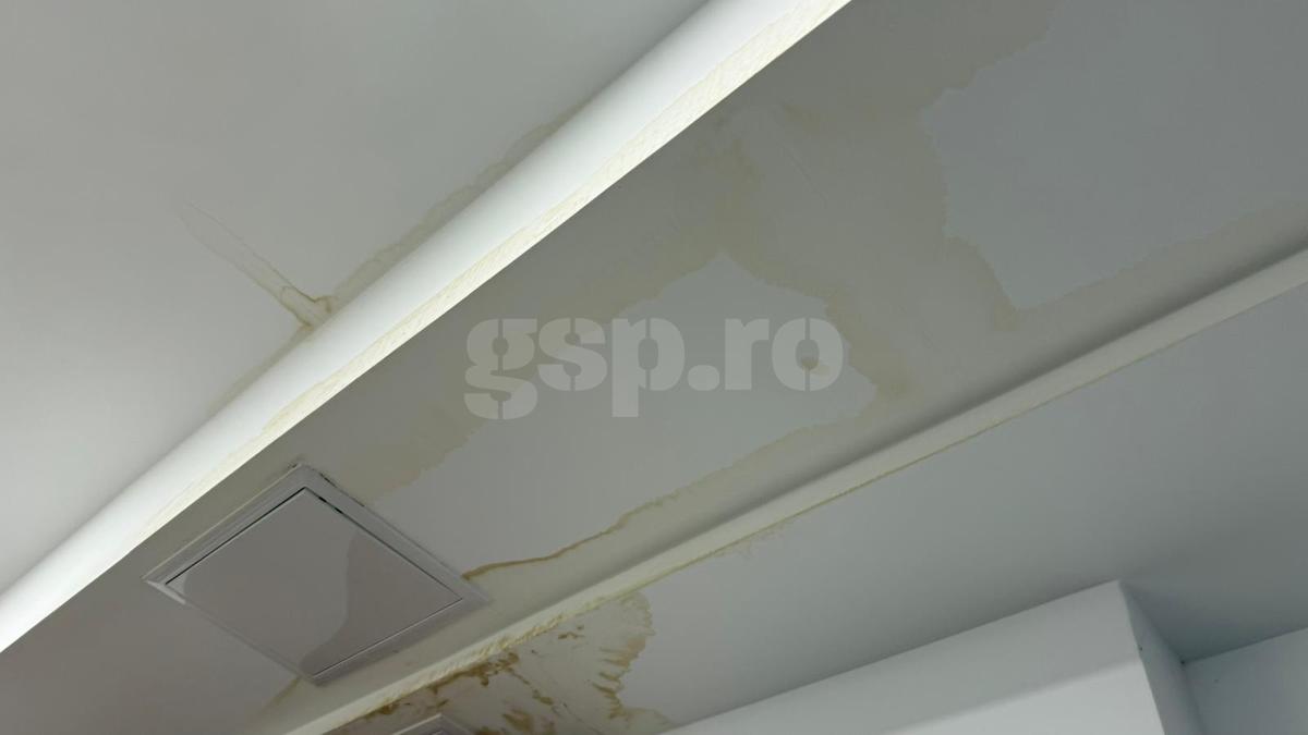Fisuri și apă infiltrată la stadionul din Giulești