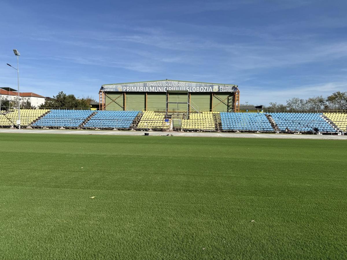 Gazonul pe stadionul din Slobozia